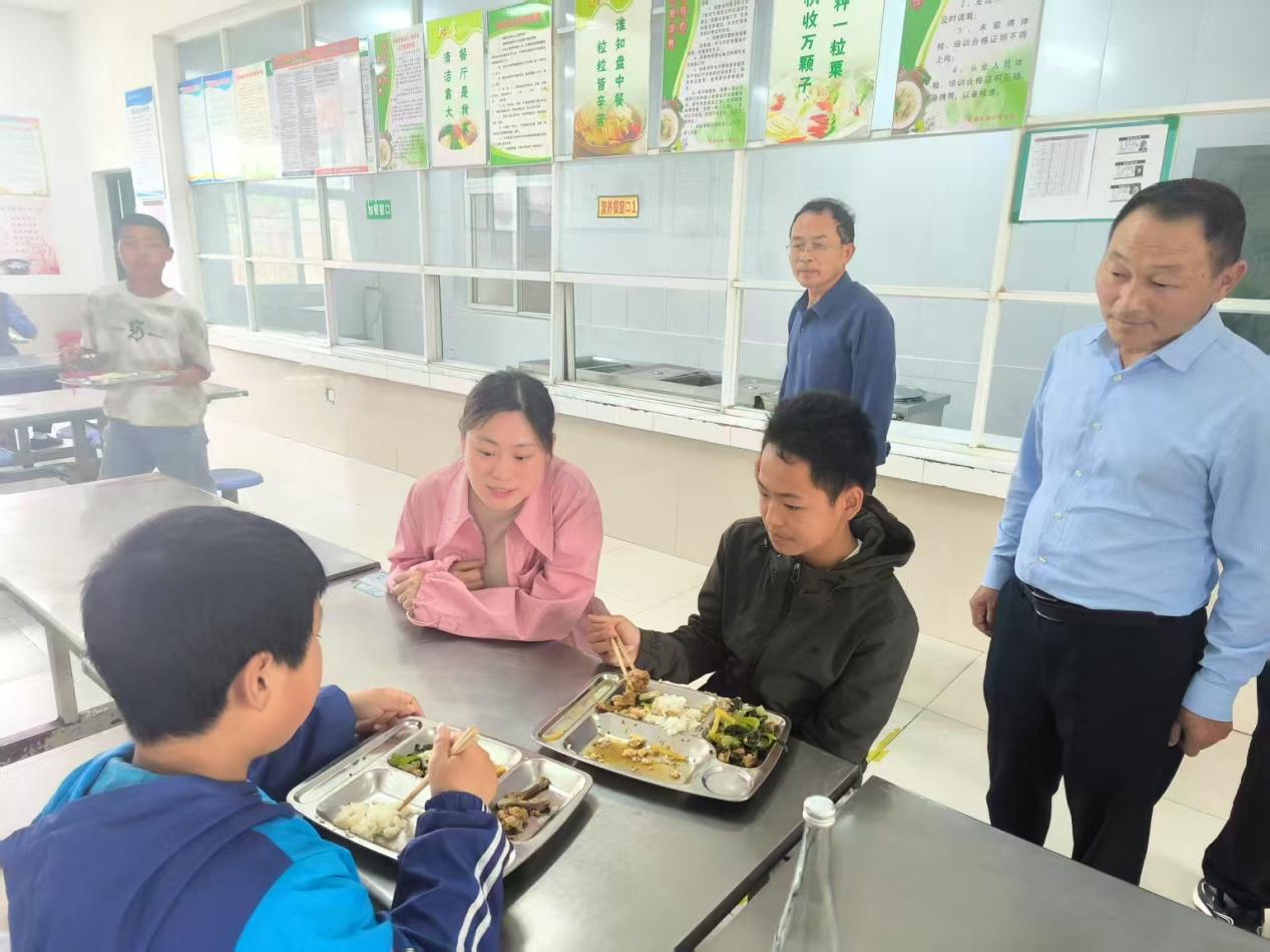 把穩(wěn)監(jiān)督主責(zé) 護(hù)航校園食品安全與營養(yǎng)咨詢之航
